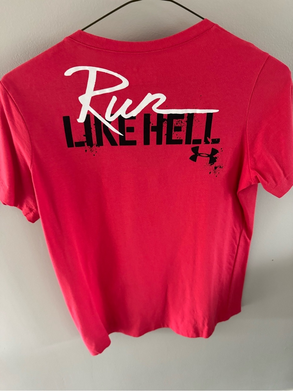 Under Armour Exercise Tee V-Neck Fitted Performance Bright Pink Run Like Hell